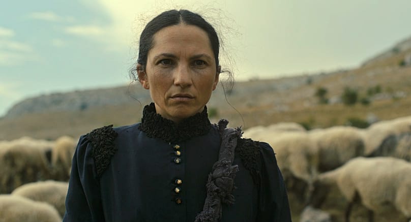 «Ο Θεός δεν θα βοηθήσει» (God will not help)