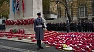 Un soldato assiste alla cerimonia annuale di commemorazione al Cenotafio di Londra, 11 novembre 2025