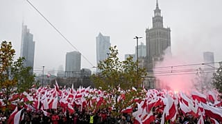 Centrum Warszawy w trakcie 107. rocznicy Święta Niepodległości. 