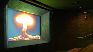 Champignon atomique après l'explosion d'une bombe atomique