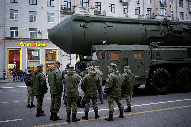 Russische RS-24 Yars Rakete bei der Vorbereitung für die Parade zum "Tag des Sieges" 2024. Sie kann mit Nuklearsprengköpfen besetzt werden, 02. Mai 2024