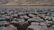 جفاف بحيرة "كونشاكوتا" في بيرو بسبب اعتمادها على الأمطار وارتفاع الإشعاع الشمسي – 25 نوفمبر/تشرين الثاني 2022.