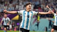 Julián Álvarez, de Argentina, celebra el segundo gol de su equipo en el estadio Ahmad Bin Ali de Doha, Qatar, el sábado 3 de diciembre de 2022.