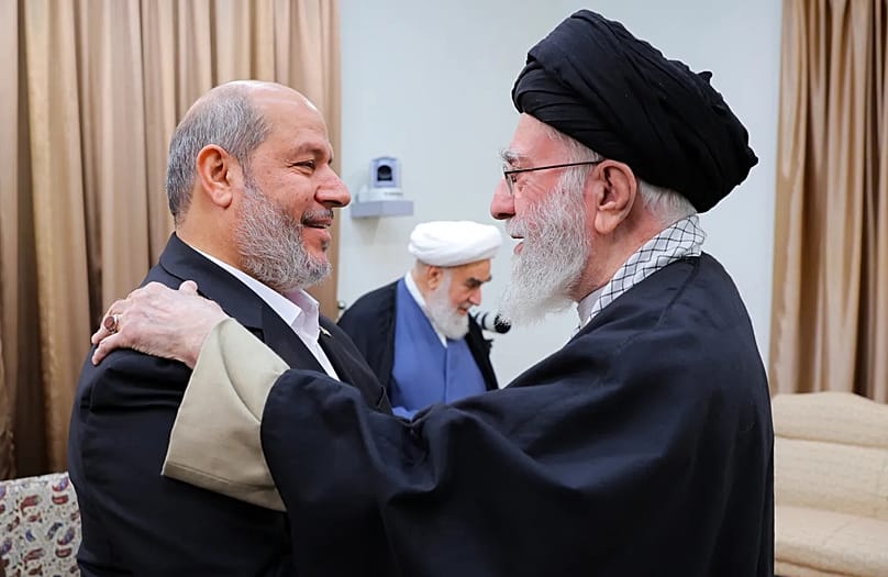 Halil al-Hajja Hamász vezető és Ali Khamenei iráni ajatollah Teheránban