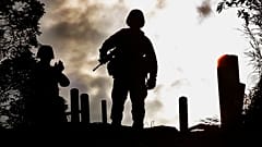 Japán és amerikai katonák nukleáris gyakorlaton Okinawa szigetén