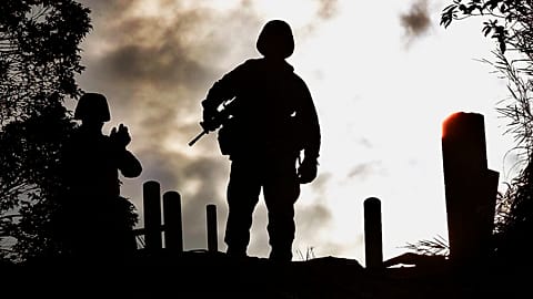 Japán és amerikai katonák nukleáris gyakorlaton Okinawa szigetén