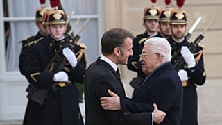 Emmanuel Macron recebe Mahmoud Abbas no Palácio do Eliseu, 11 de novembro de 2025.