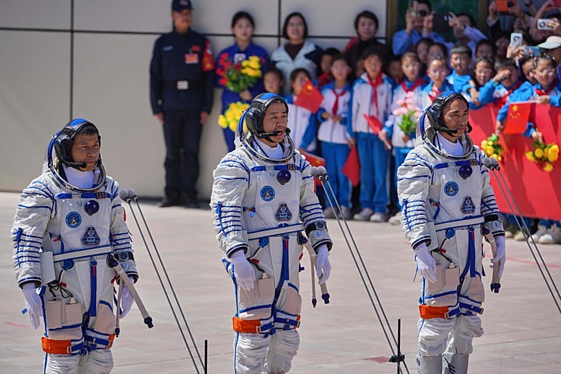 Chinesische Austronauten for die Mission "Shenzhou 20" im chinesischen Jiuquan Satellite Launch Center
