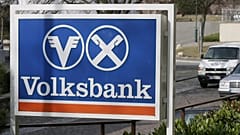 DATEI - Blick auf das Schild einer Volksbank-Filiale in Munzingen, Süddeutschland, am Montag, 25. Februar 2008.