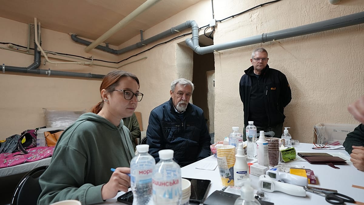 Sur le front ukrainien : un médecin allemand raconte son expérience et la visite d'Angelina Jolie