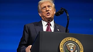 الرئيس دونالد ترامب يلقي كلمة في منتدى الأعمال الأمريكية في ميامي، بمركز كاسييا، يوم الأربعاء 5 نوفمبر 2025. (تصوير: جاكلين مارتن/أسوشيتد برس)