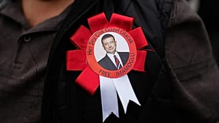 A man wears a ribbon with the photo of Istanbul's imprisoned opposition Mayor Ekrem İmamoğlu during a rally in his support in Istanbul, 26 October, 2025