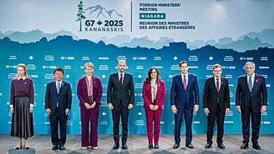Üst düzey G7 diplomatları 11 Kasım 2025, Salı günü Niagara-on-the-Lake, Ontario'da düzenlenen G7 Dışişleri Bakanları Toplantısı sırasında aile fotoğrafı için poz verdi.