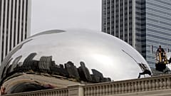  تمثال أنيش كابور "Cloud Gate" في شيكاغو، يوم الخميس، 25 أغسطس/آب 2005