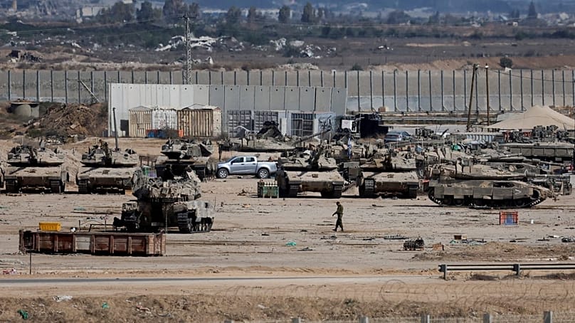 Izraeli páncélos század Gáza peremén