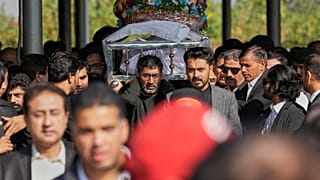 A november 11-i iszlámábádi merénylet egyik áldozatának temetése 2025. november 12-én