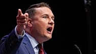 Wes Streeting, secretário britânico para a Saúde, gesticula enquanto discursa durante a conferência anual do Partido Trabalhista em Liverpool, a 30 de setembro de 2025