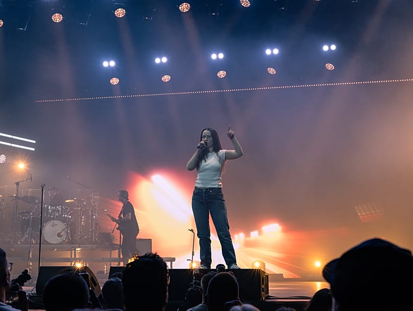 Sigrid podczas Inside Seaside 2025.