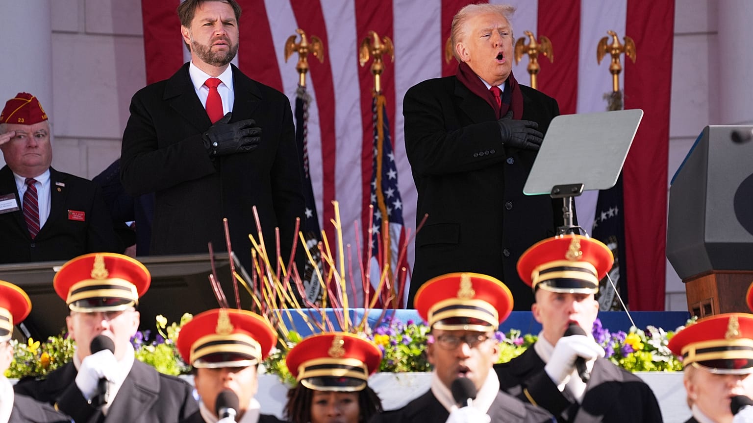 الرئيس الأمريكي دونالد ترامب مع نائب جي دي فانس