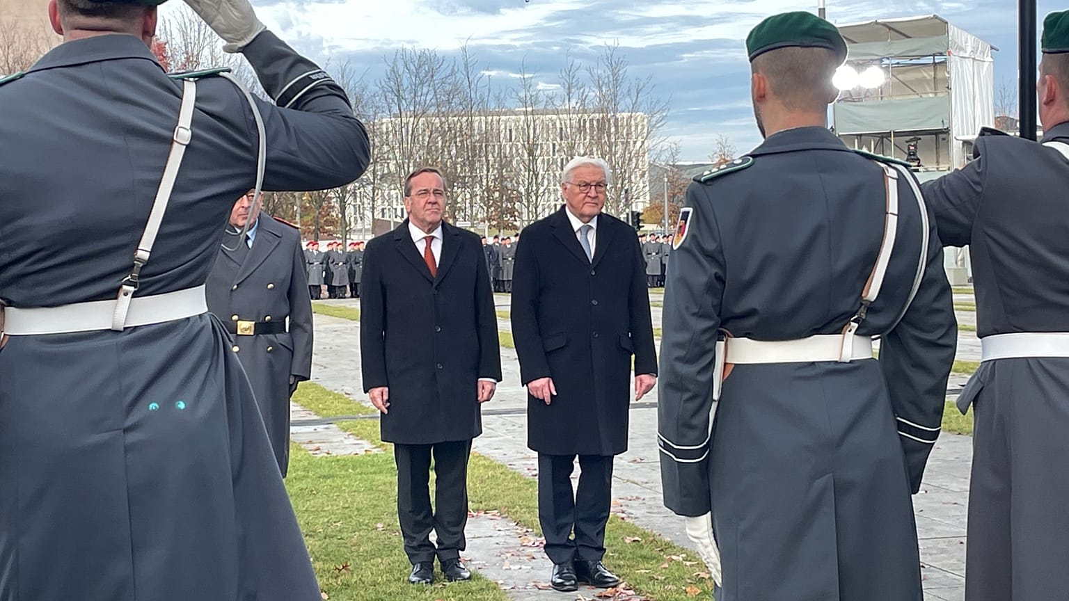 Bundesverteidigungsminister Boris Pistorius (SPD) und Bundespräsident Frank-Walter Steinmeier bei der Feier zu "70 Jahre Bundeswehr" in Berlin, 12.11.2025