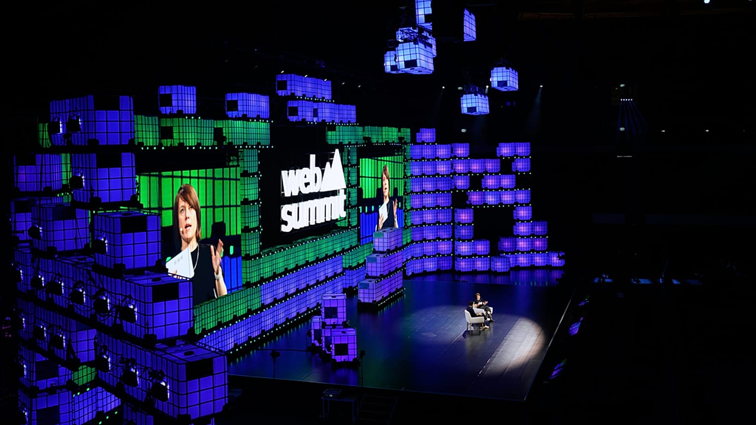 Katie Drummond, diretora editorial da WIRED, conversa com Cristobal Valenzuela, CEO da Runway