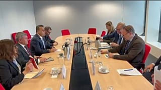 Συνάντηση του υπουργού Ενέργειας και Περιβάλλοντος Σταύρου Παπασταύρου με τον Κύπριο ομόλογό του Γιώργο Παπαναστασίου και τον Ευρωπαίο Επίτροπο Ενέργειας Νταν Γιόργκενσεν