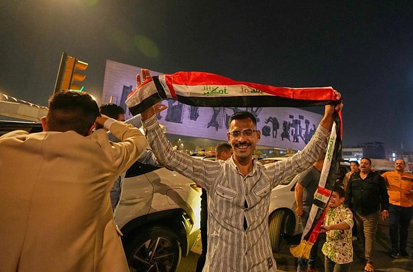 أنصار رئيس الوزراء العراقي محمد شياع السوداني يهتفون في ساحة التحرير ببغداد، العراق، الأربعاء 12 نوفمبر/تشرين الثاني 2025