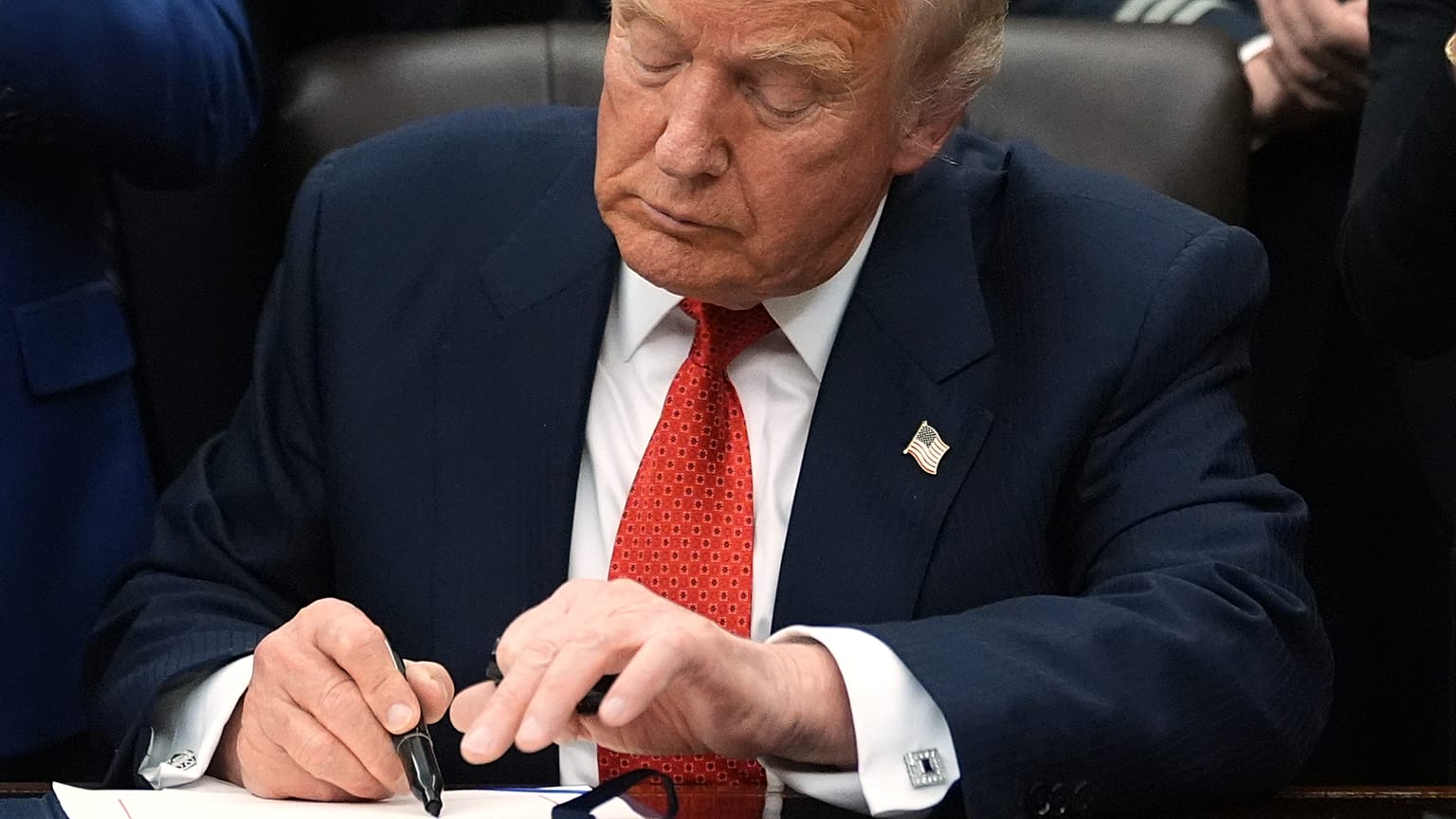 Trump aláírása dönt