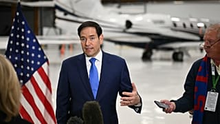 Az amerikai külügyminiszter újságírókkal beszél a G7 külügyminisztereinek megbeszélése után a kanadai Hamiltonban