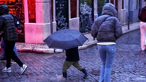 Depresja Claudii zabija dwie osoby i stawia kraj w stan pogotowia