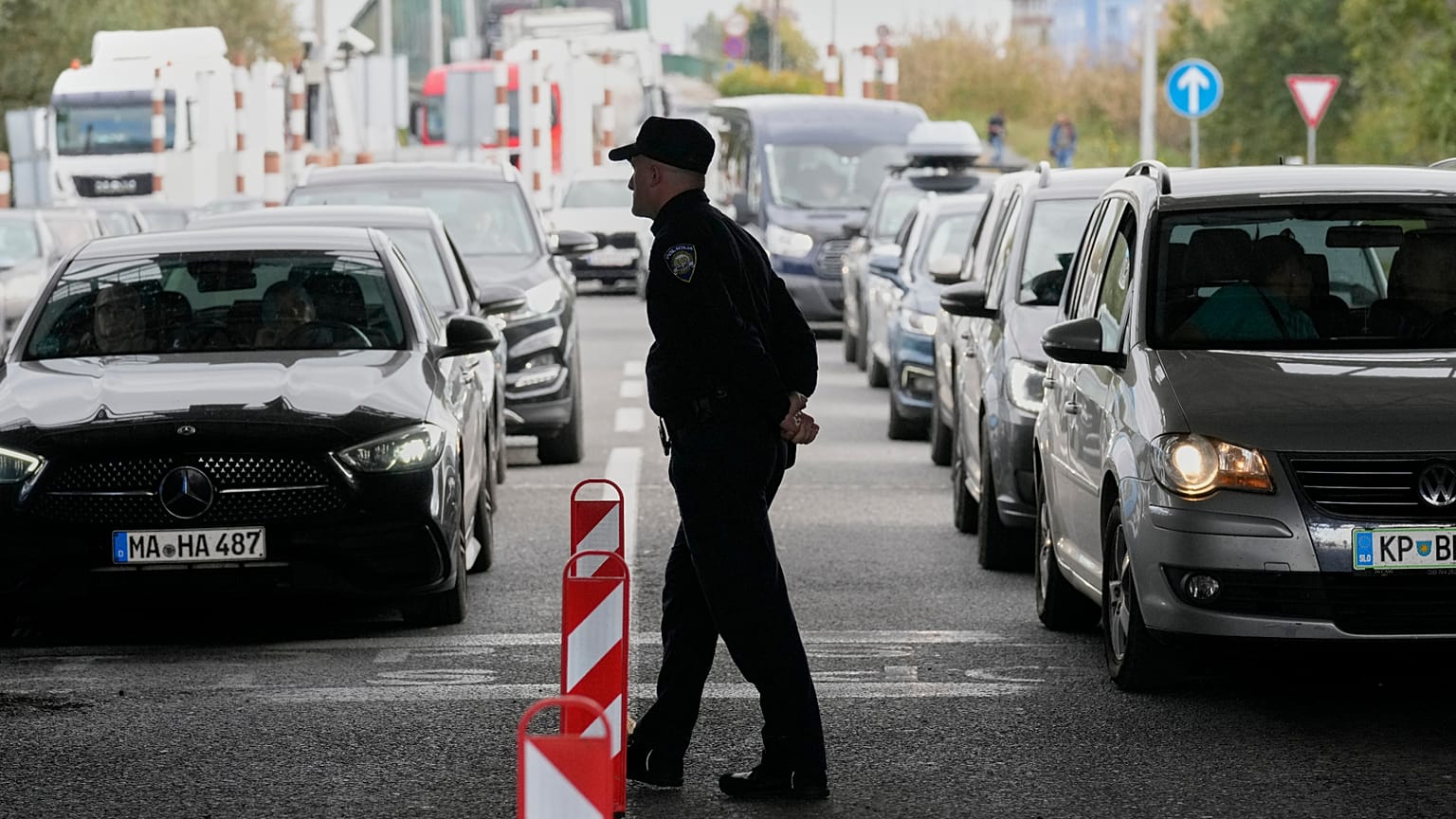 Controlli digitali di frontiera: le autorità parlano di «notevoli progressi» per snellire i nuovi controlli e ridurre i disagi per i viaggiatori.