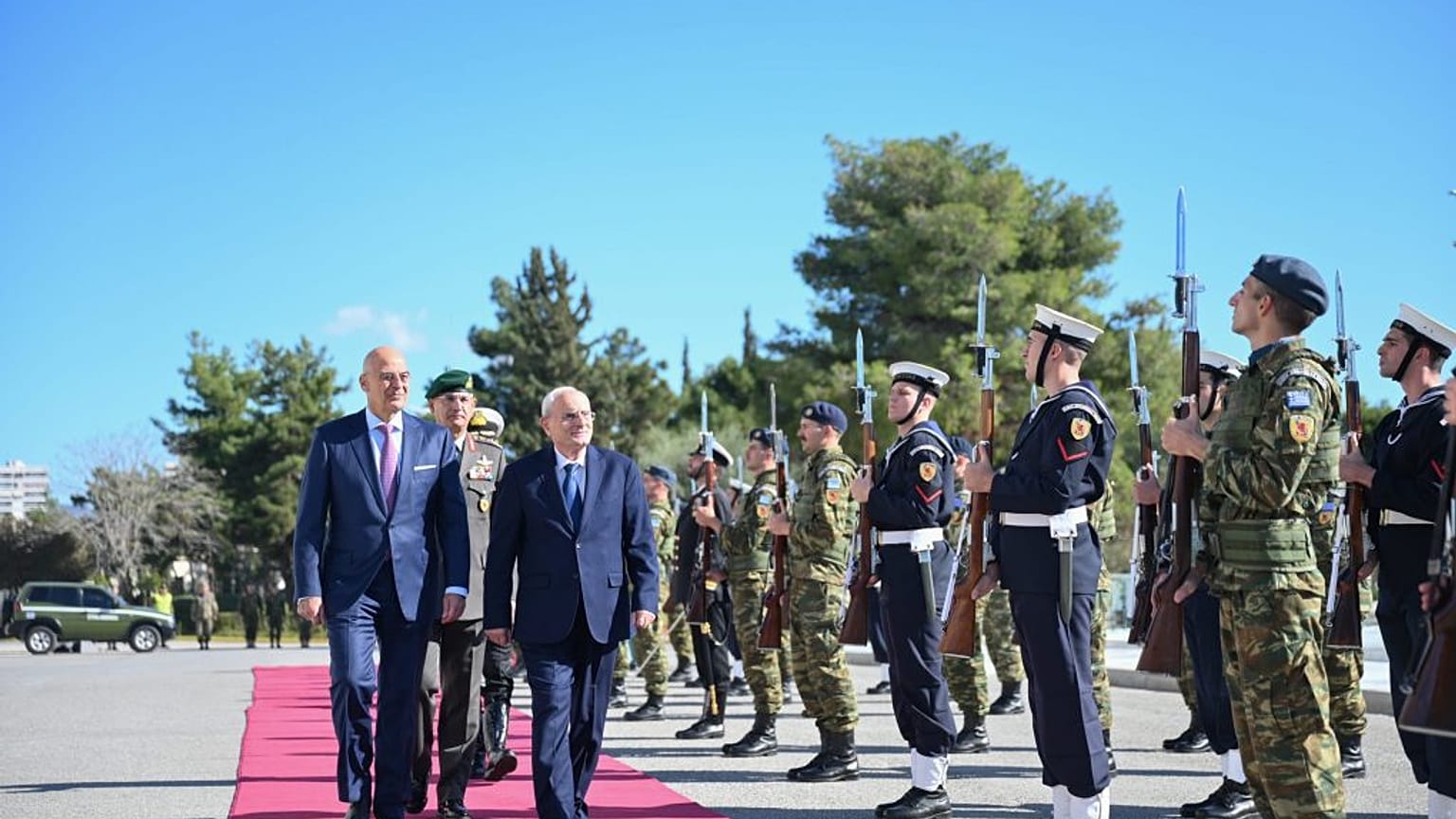 Επίσκεψη υπουργού Άμυνας Λιβάνου