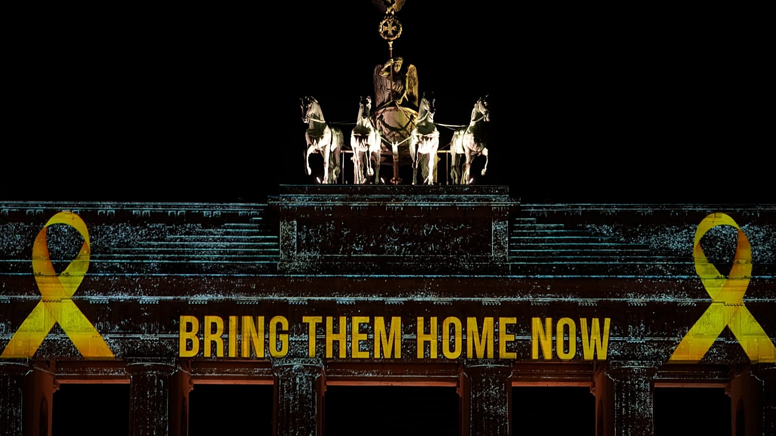 Бранденбургские ворота в Берлине подсвечены в знак солидарности с Израилем