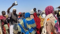 سودانيون فرّوا من مدينة الفاشر بعد مقتل مئات المدنيين على يد قوات الدعم السريع، الأحد 2 نوفمبر 2025.
