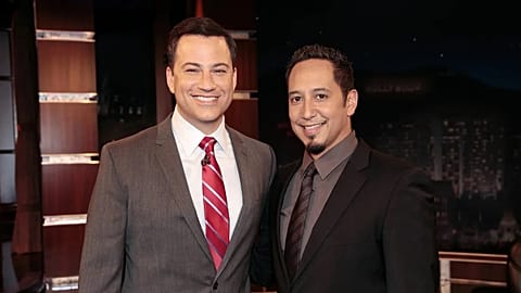 ARQUIVO: Jimmy Kimmel, à esquerda, e o seu bom amigo e saxofonista Cleto Escobedo III, durante os primeiros anos de 'Jimmy Kimmel Live!