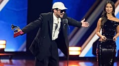 Bad Bunny recebe um dos 5 grammys recebidos nos Grammys Latinos 2025