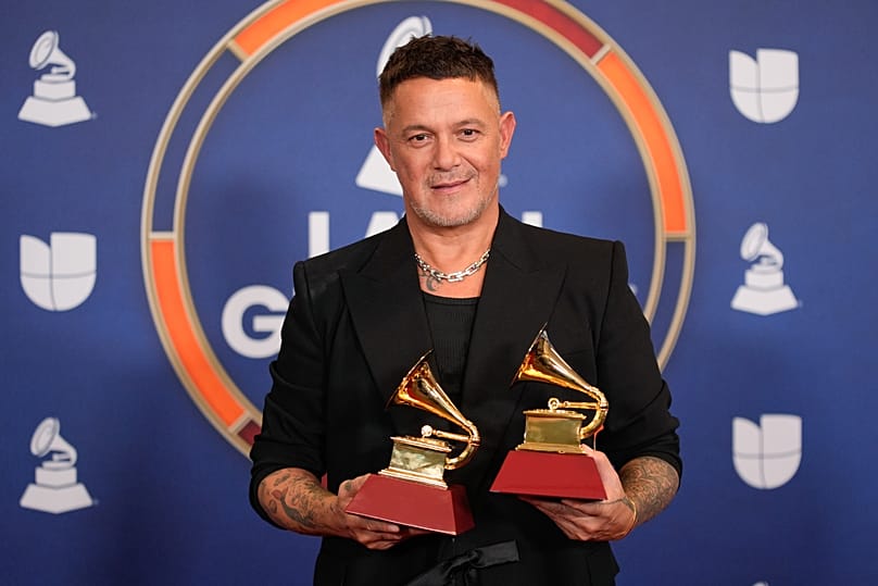 Alejandro Sanz recebe dois Grammys Latinos 2025