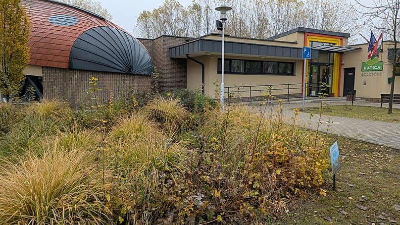 Esőkert a homokbányai bölcsőde mellett Kecskeméten