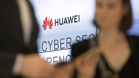 Fotónk illusztráció - Huawei-logó egy brüsszeli rendezvényen