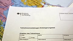 ΑΡΧΕΙΟ ´- Αυτή η φωτογραφία δείχνει ένα έντυπο εγγραφής για το γερμανικό τεστ πολιτογράφησης στο Βερολίνο, Δευτέρα, 1 Σεπτεμβρίου 2008.