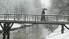 Spaziergänger im Schnee