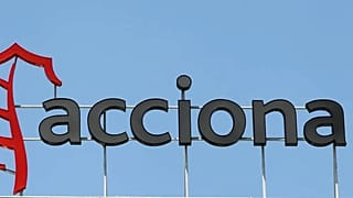 El logotipo de Acciona en su sede.
