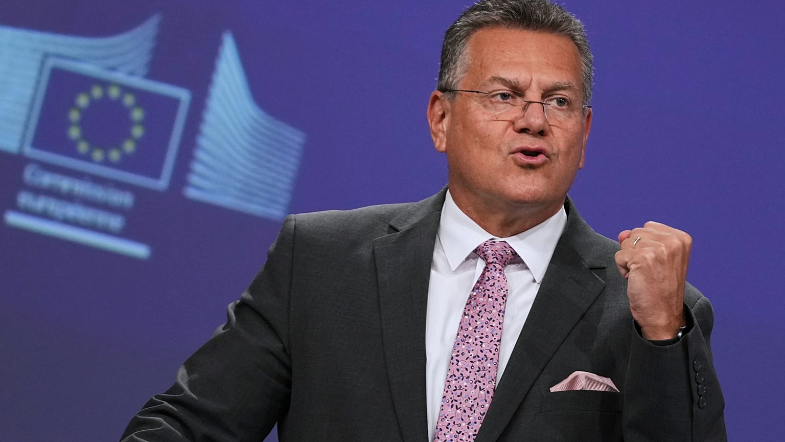 Il commissario europeo per il commercio e la sicurezza economica Maros Sefcovic parla durante una conferenza stampa presso la sede dell'UE a Bruxelles, mercoledì 3 settembre 2025.