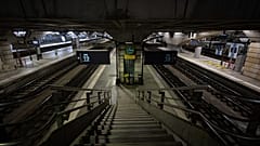 Une plate-forme déserte à la gare Montparnasse à Paris, le samedi 17 février 2024