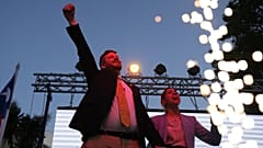 Johannes Kaiser, do Partido Nacional Libertário, faz campanha durante um comício antes das próximas eleições em Santiago do Chile, a 4 de novembro de 2025.