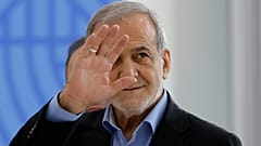  وصل الرئيس الإيراني مسعود بيزشكيان إلى قمة البريكس في كازان، روسيا، يوم الأربعاء 23 أكتوبر/تشرين الأول 2024.