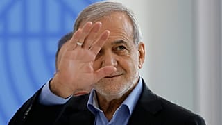 الرئيس الإيراني مسعود بزشكيان يصل إلى قمة البريكس في قازان، روسيا، الأربعاء 23 أكتوبر 2024. 