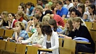 الطلاب يحضرون محاضرة في جامعة إبرهارد كارل في توبنغن، جنوب ألمانيا. (صورة أسوشيتد برس/دانييل مورر)