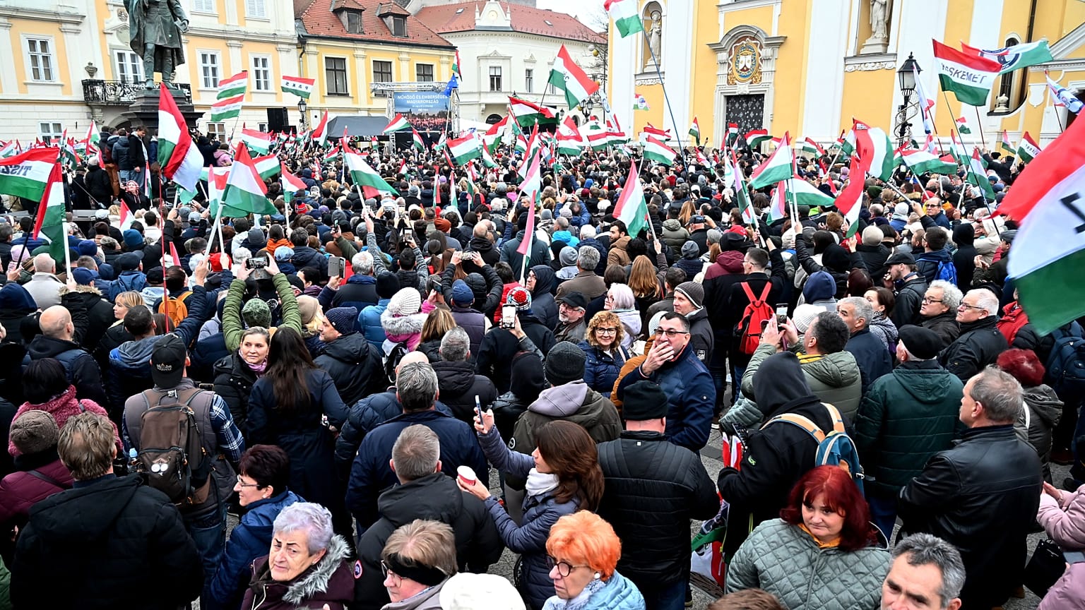 Győrben pár óra eltéréssel rendeztek kormánypárti és ellenzéki kampányeseményt.
