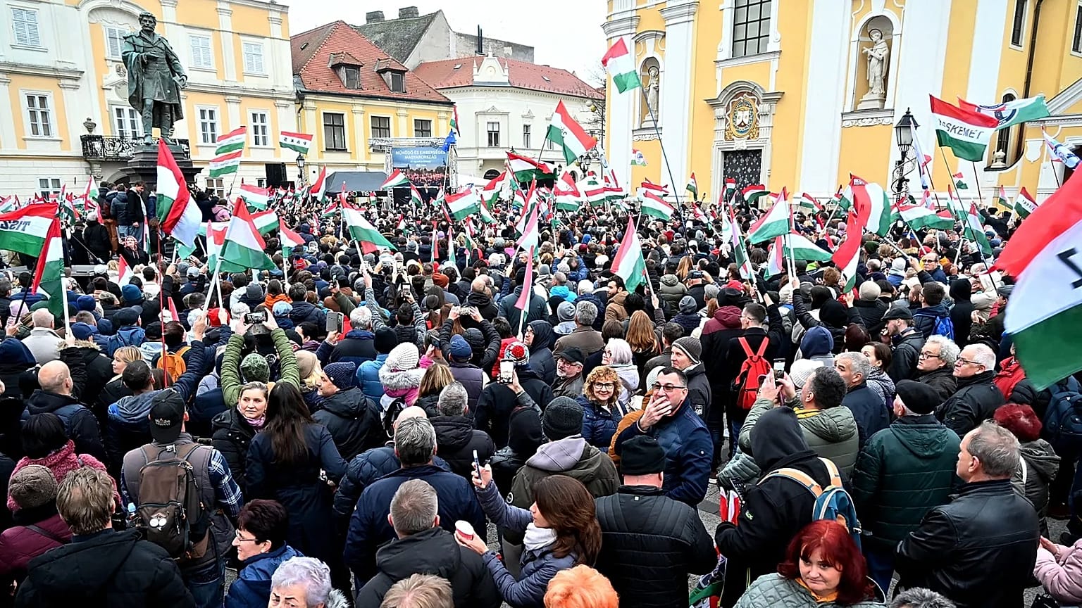 A few hours apart, a campaign event for the governing party and the opposition was held in Győr.